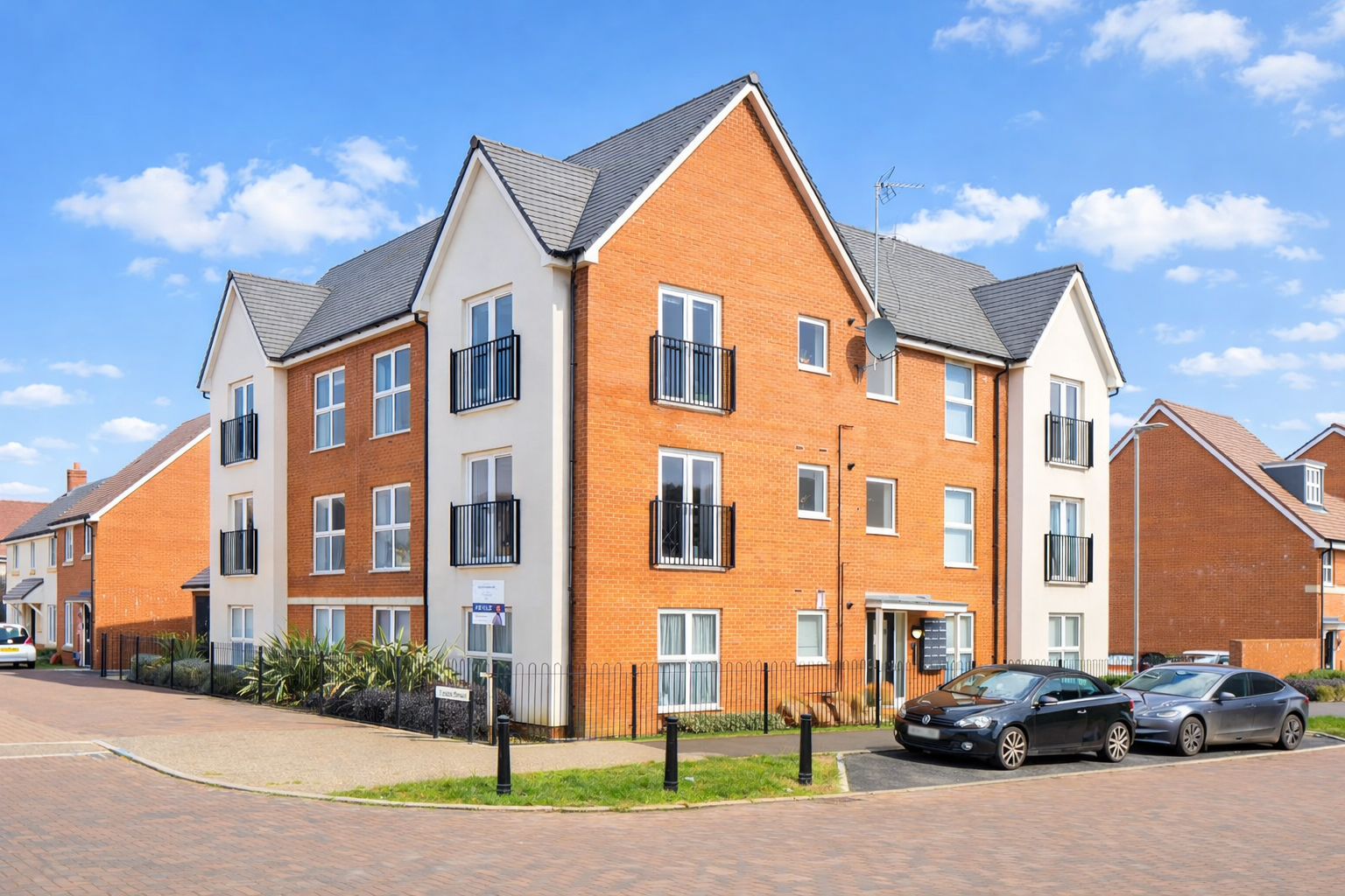 Galapagos Grove, Newton Leys